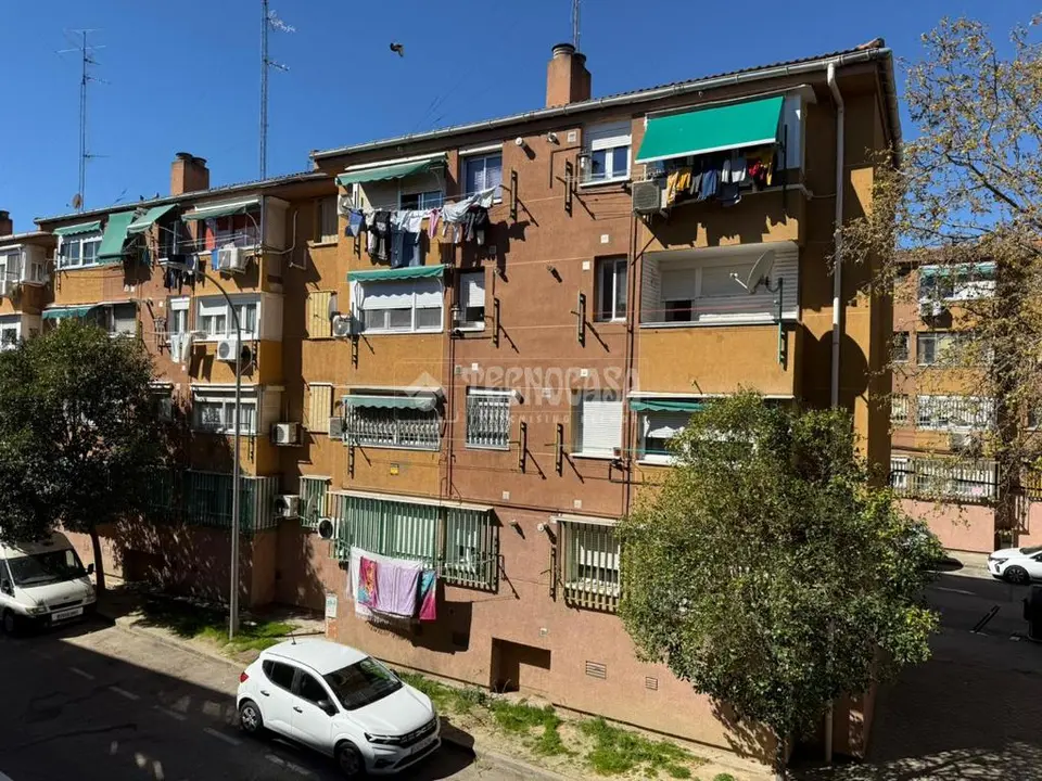 Piso en venta en San Blas en Rosas en Madrid