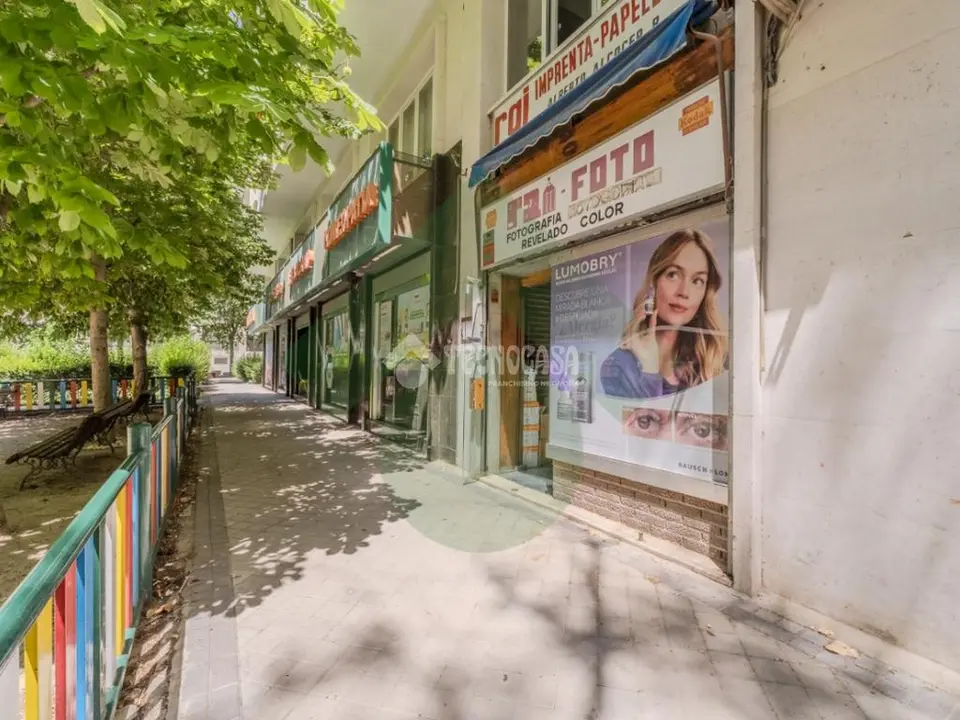 Local comercial en venta en Av. de Alberto de Alcocer en Chamartín en Madrid