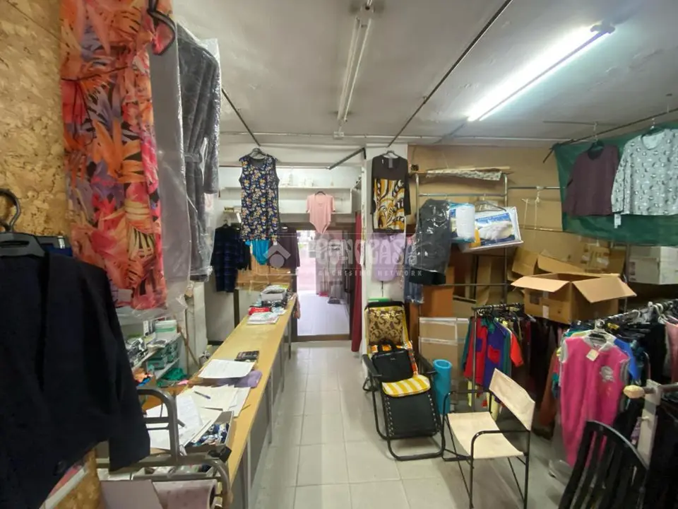 Local comercial en venta en Nou Barris en La Guineueta en Barcelona