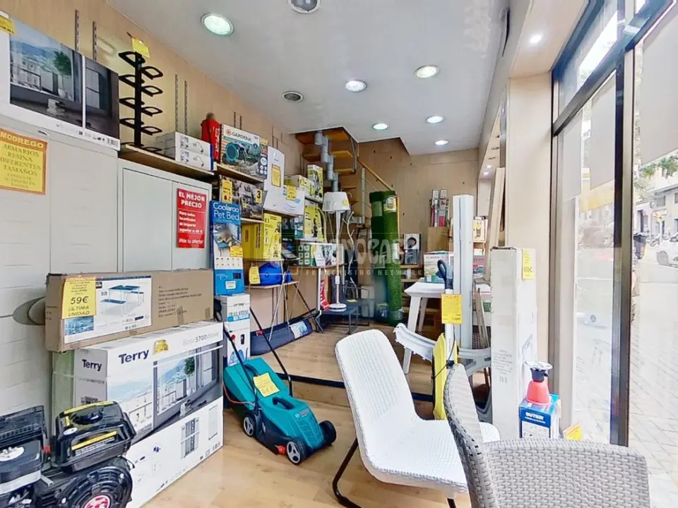 Local comercial en venta en Horta Guinardó en El Carmel en Barcelona