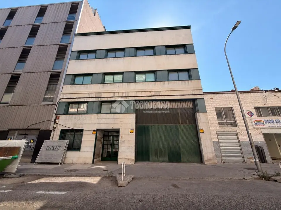 Edificio en alquiler en San Blas en Simancas en Madrid