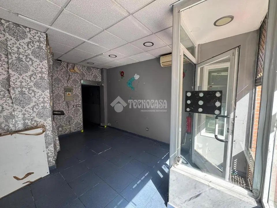 Local comercial en alquiler en C. de Torre Arias en San Blas en Madrid