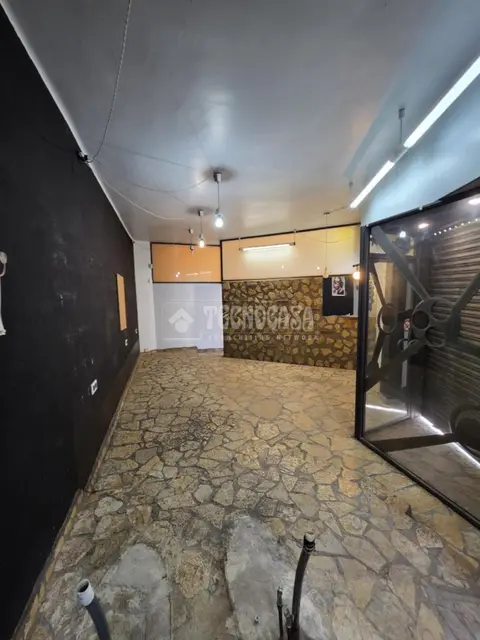 Local comercial en venta en Plaça d'Àngel Guimerà en El Pedró en Cornellà De Llobregat