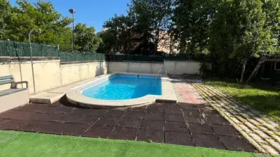Chalet pareado en Sector III