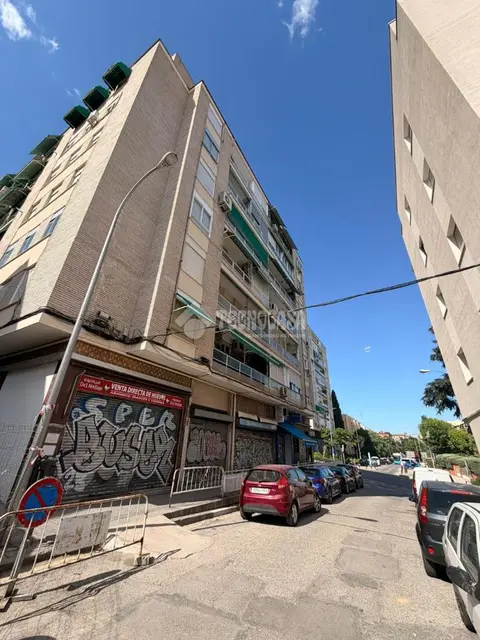 Local comercial en alquiler en Latina en Lucero en Madrid