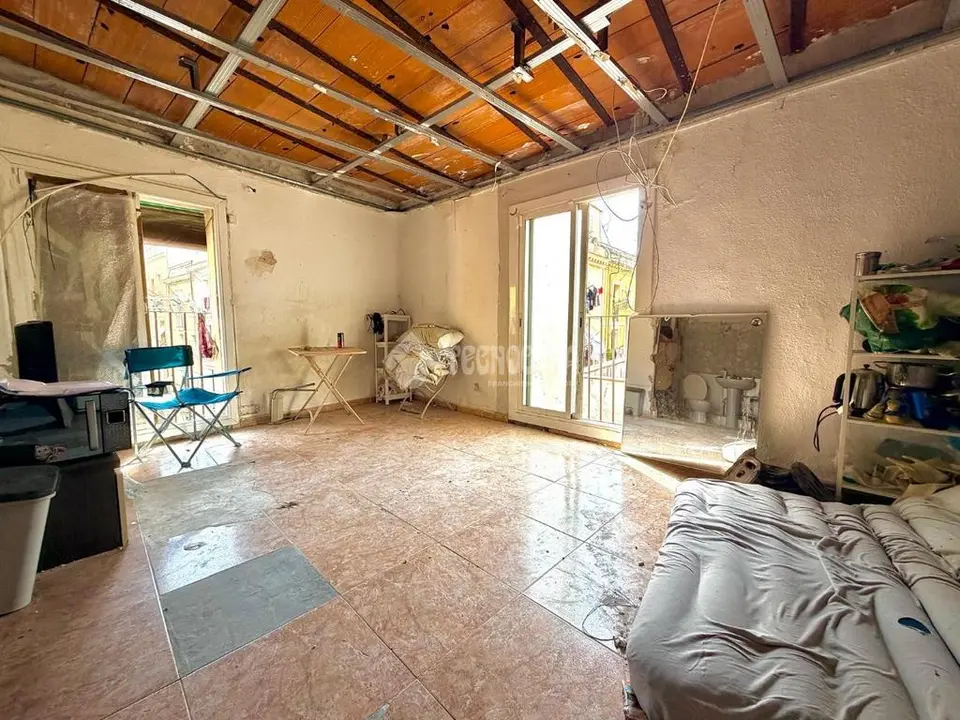 Piso en venta en Ciutat Vella en El Raval en Barcelona