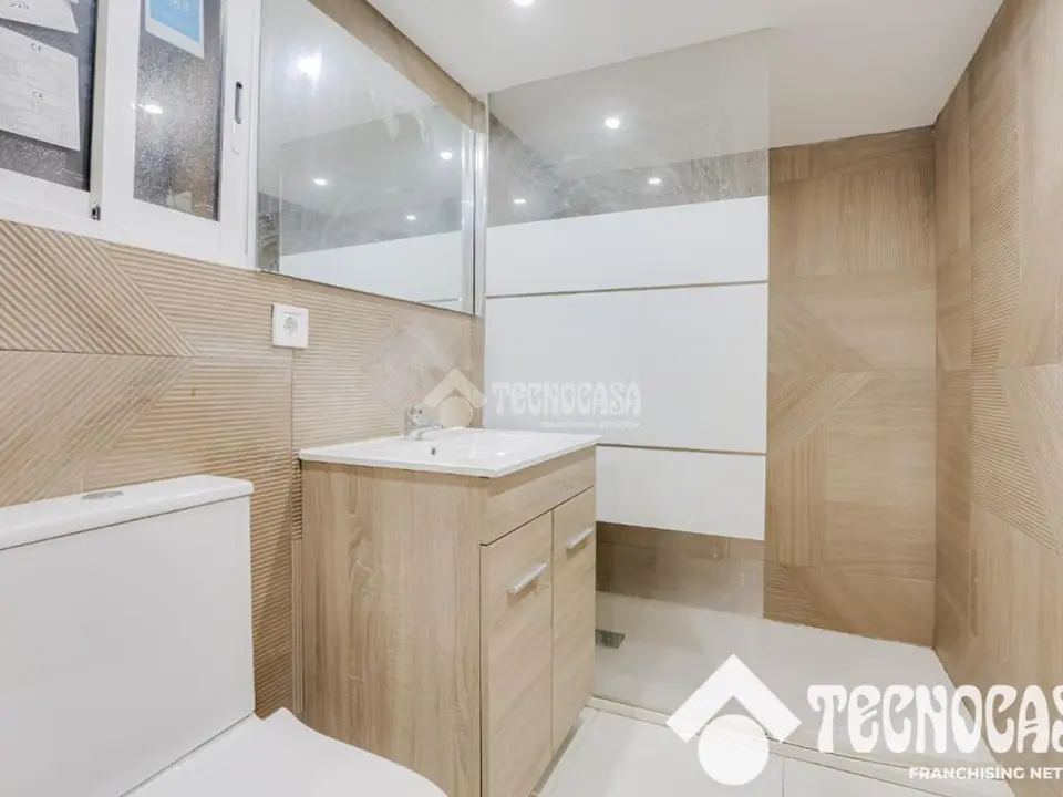 Piso en venta en Ciutat Vella en El Raval en Barcelona