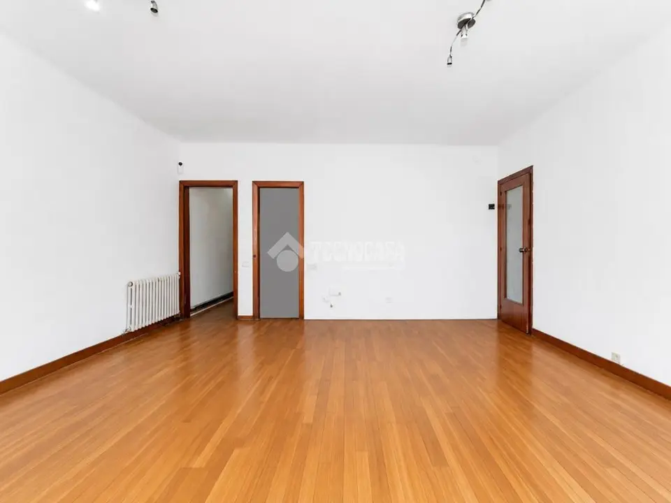 Piso en venta en La Gavarra en Cornellà De Llobregat