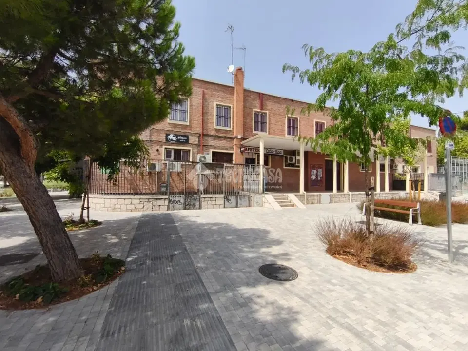 Local comercial en alquiler en San Blas en Rejas en Madrid