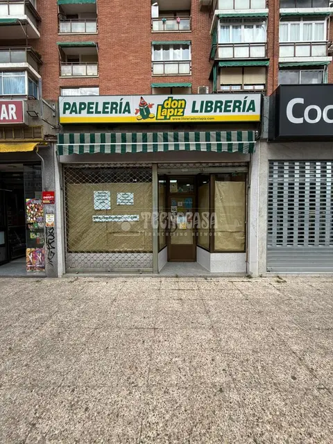 Local comercial en venta en Villa De Vallecas en Santa Eugenia en Madrid
