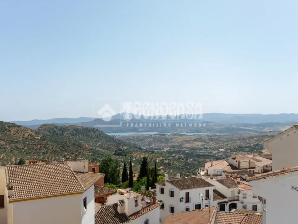 Casa en venta en Alcaucín