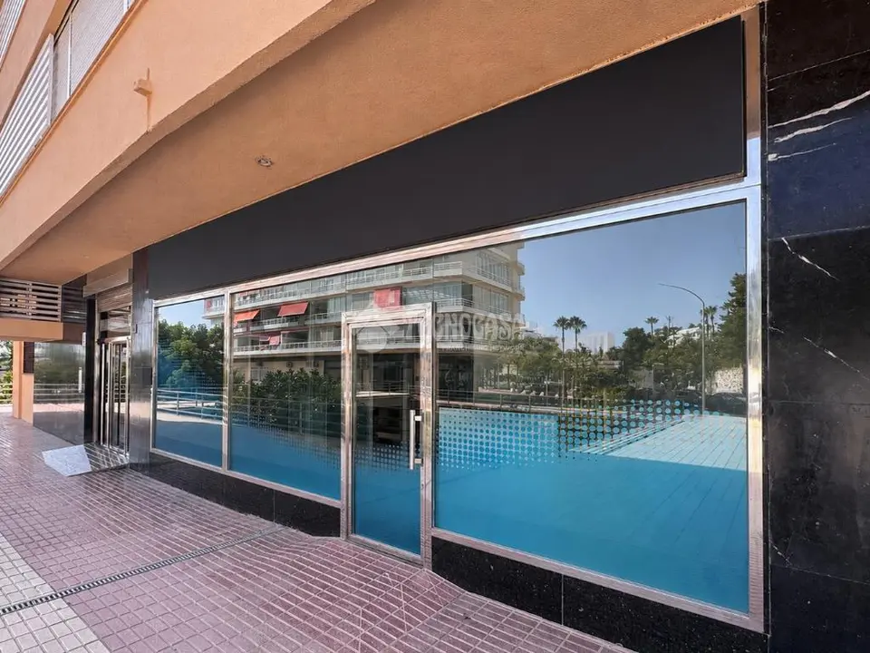 Local comercial en alquiler en Avenida Carlota Alessandri en Torremolinos